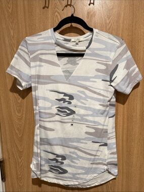 Z Supply Light Gray and Gray Camouflage V-Neck Short Sleeve Top